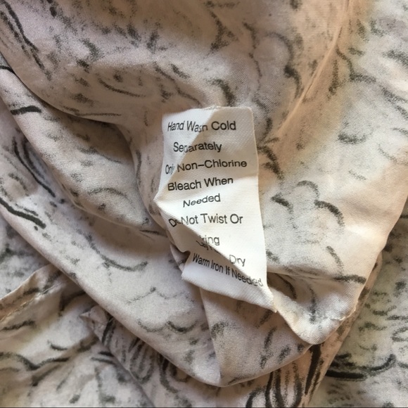 CAbi Blouse Cream Gray Silk Cap Sleeve Sz XS - Picture 6 of 7